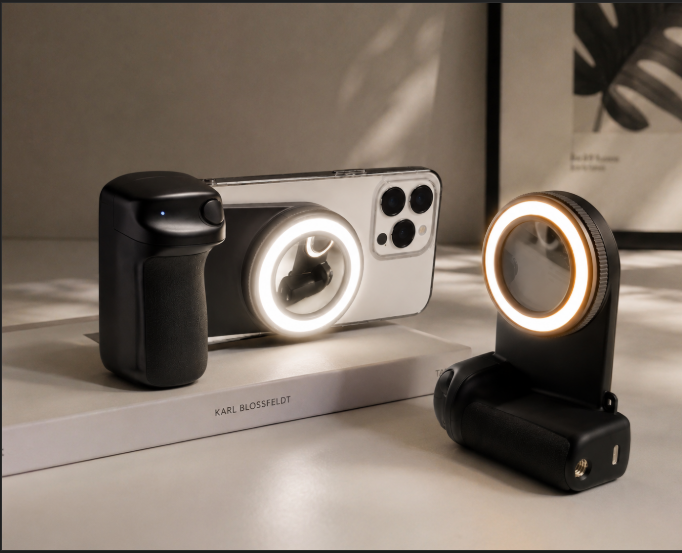 Detachable mobile hand grip with built-in light and zoom
